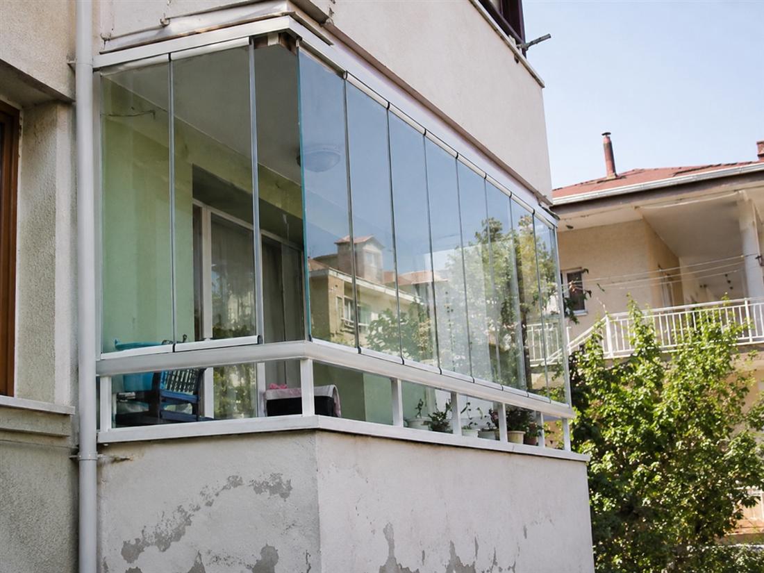 Cam balkon montaj uygulaması